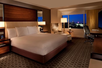 Standard Room, 1 King Bed, Accessible (Hearing)