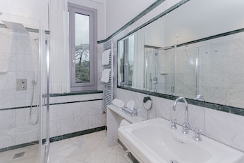 Deluxe Room, Connecting Rooms