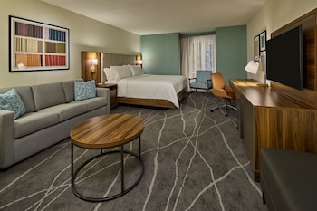 Suite, 1 King Bed, Accessible Bathtub (Communications)