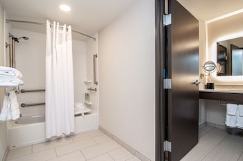 Standard Room, 1 King Bed, Accessible Bathtub (Mobility)