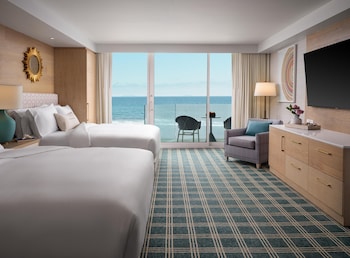 The Views Oceanfront 2 Queens Mobility Accessible Tub