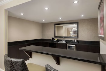 Suite, 1 King Bed