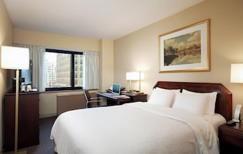 Standard Room, 1 King Bed, Roll-in Shower (Mobility)