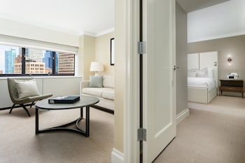 Suite, 1 King Bed (Living Area Manhattan Floor)