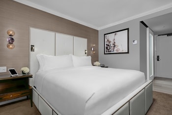 Premium Room, 1 King Bed (Manhattan Floor)