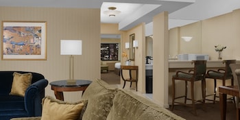 Suite, 1 King Bed, Balcony