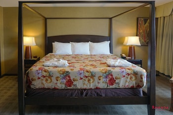 Studio Suite, 1 King Bed, Non Smoking (Polynesian)