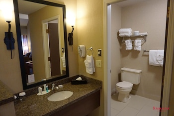 Suite, 1 Queen Bed, Non Smoking (Loft)