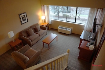 Suite, 1 Queen Bed, Non Smoking (Loft)