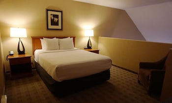 Suite, 1 Queen Bed, Non Smoking (Loft)