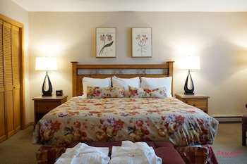 Studio Suite, 1 King Bed, Non Smoking (Mountain Lodge)