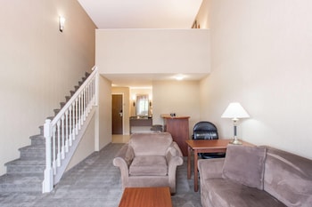 Suite, 1 Queen Bed, Non Smoking (Loft)
