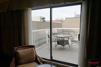 Studio Suite, 1 King Bed, Non Smoking (Polynesian)
