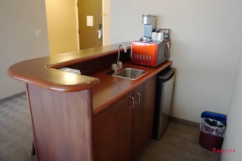 Deluxe Suite, 1 King Bed, Non Smoking (Loft)