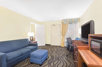 Suite, 1 King Bed, Non Smoking (One-Bedroom)