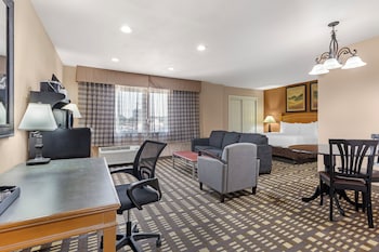 Suite, 1 King Bed, Non Smoking