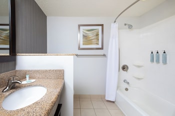 Room, 2 Queen Beds (Mobility Accessible, Tub)