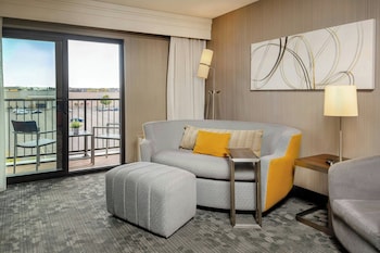 Suite, 1 Bedroom, Courtyard View