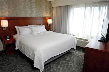 Suite, 1 Bedroom, Courtyard View