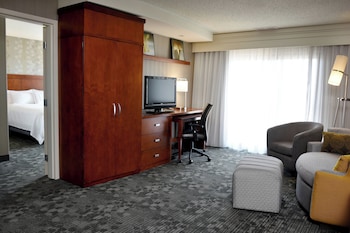 Suite, 1 Bedroom, Courtyard View