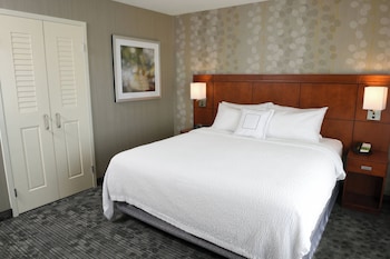Suite, 1 Bedroom, Courtyard View