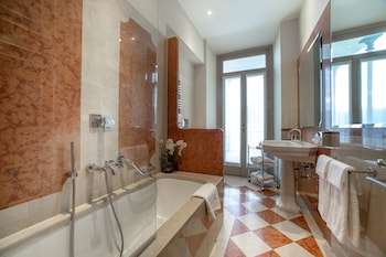 Junior Suite, Lake View