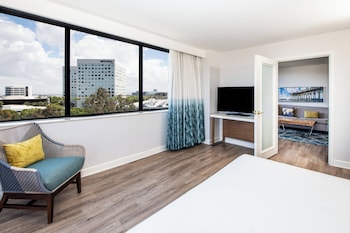 Executive Suite, 1 Bedroom, Balcony (Mobility Accessible, Tub)