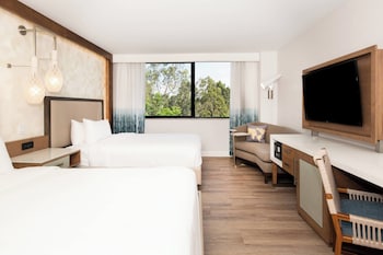 Room, 2 Queen Beds (Mobility Accessible, Tub)