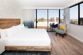 Executive Suite, 1 Bedroom, Balcony (Mobility Accessible, Tub)