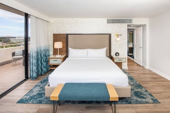 Executive Suite, 1 Bedroom, Balcony (Mobility Accessible, Tub)