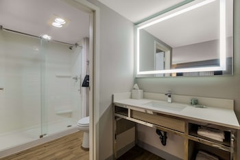 Standard Room, 2 Queen Beds, Accessible, Non Smoking (Walk-in Shower;Freeway Side)