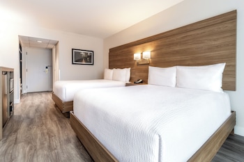 Room, 2 Queen Beds, Roll-in Shower