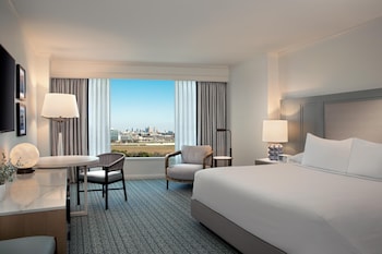 Room, 1 King Bed (Runway View)