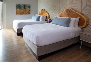 Superior Room, 2 Queen Beds, Bay View