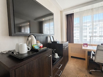 Standard Room, 1 Queen Bed