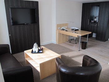 Junior Suite, 1 Queen Bed