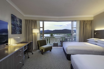 King Guest Room Water View