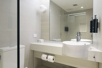 King Guest Room Water View