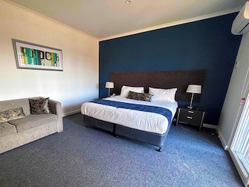 Queen & Sofa Bed Room (No Pets)