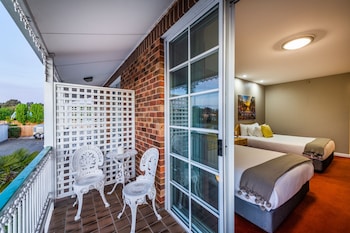 Deluxe King Family (4) Room (No Pets)