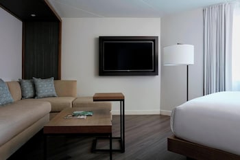 Room, 1 King Bed, Corner