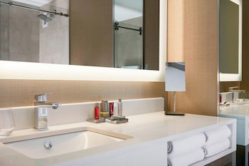 Concierge Room, Club Room, 1 King Bed