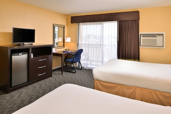 Standard Room, 2 Queen Beds, Pool View
