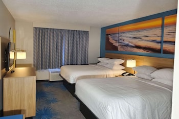 Room, 2 Queen Beds, Non Smoking (mini-fridge, AC, bathtub/shower)