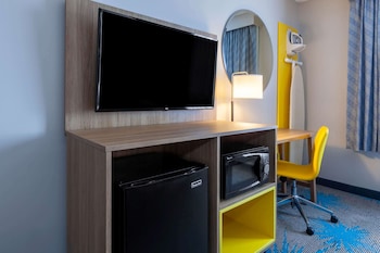 Room, 2 Queen Beds, Non Smoking (mini-fridge, AC, bathtub/shower)