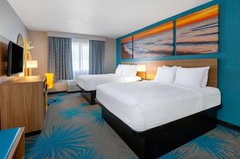 Room, 2 Queen Beds, Non Smoking (mini-fridge, AC, bathtub/shower)