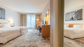 Standard Room, 2 Twin Beds, Balcony, City View