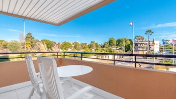 Standard Room, 2 Twin Beds, Accessible, Balcony (City View)