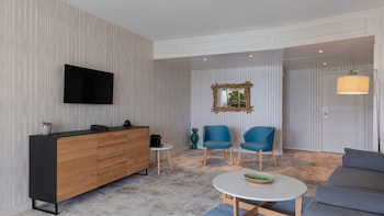 Suite, 1 King Bed with Sofa bed, Balcony, Sea View