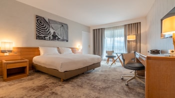 Suite, 1 King Bed with Sofa bed, Balcony, Sea View